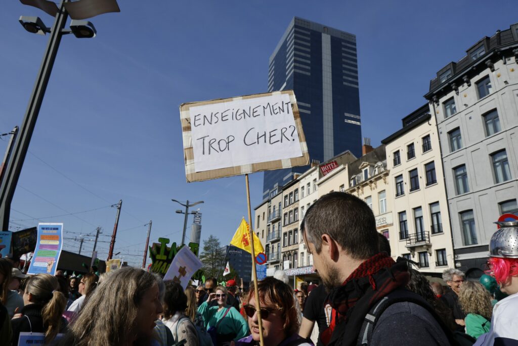 Huge rally at Brussels-Midi against cuts in French-speaking public sector