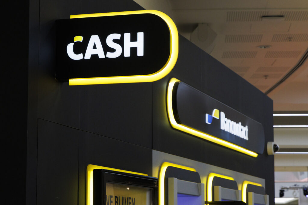 Federal Government aims for more cash machines available in stores