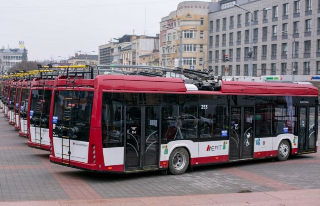 New EU-funded buses boost mobility in Ukraine with battery-powered routes
