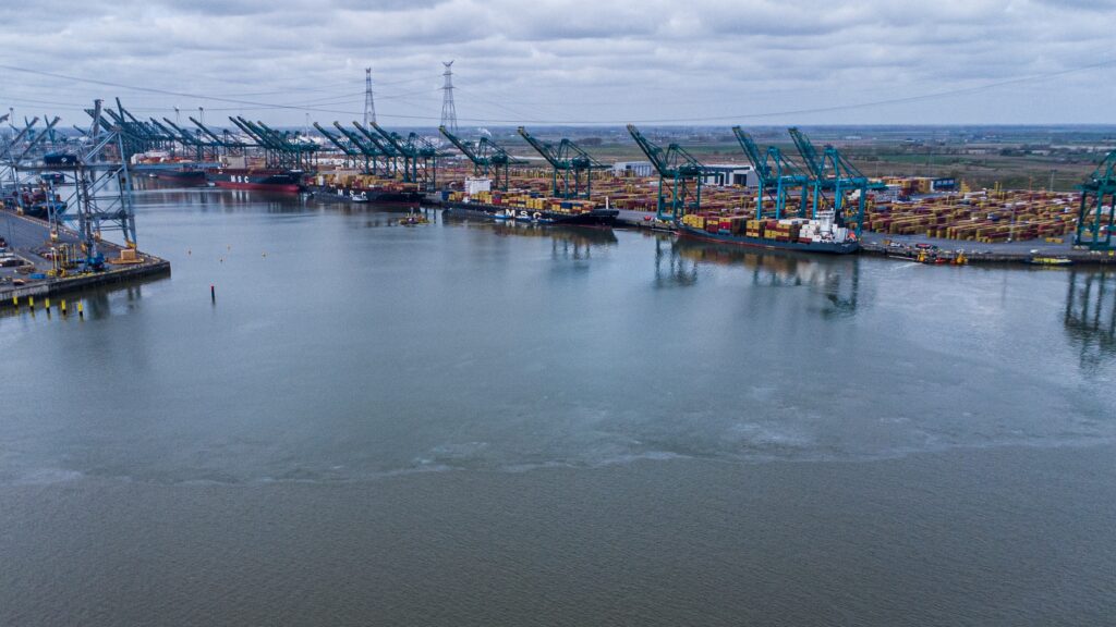 Port of Antwerp oil spill: Flemish Government to take legal action