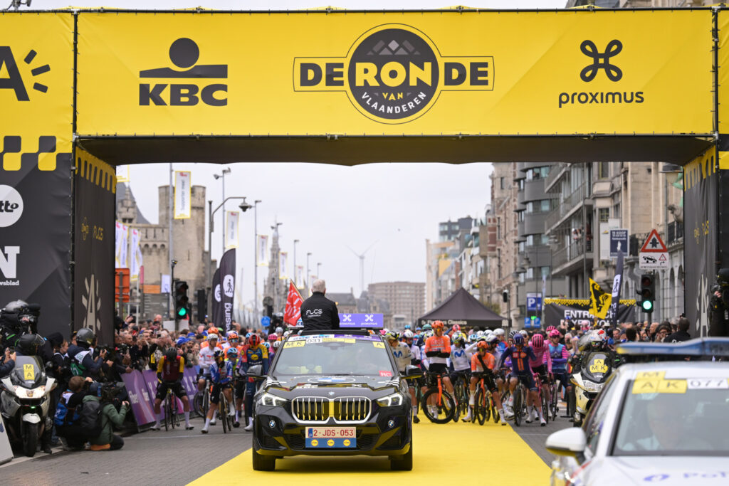 Large crowds attend start of Tour of Flanders in Antwerp