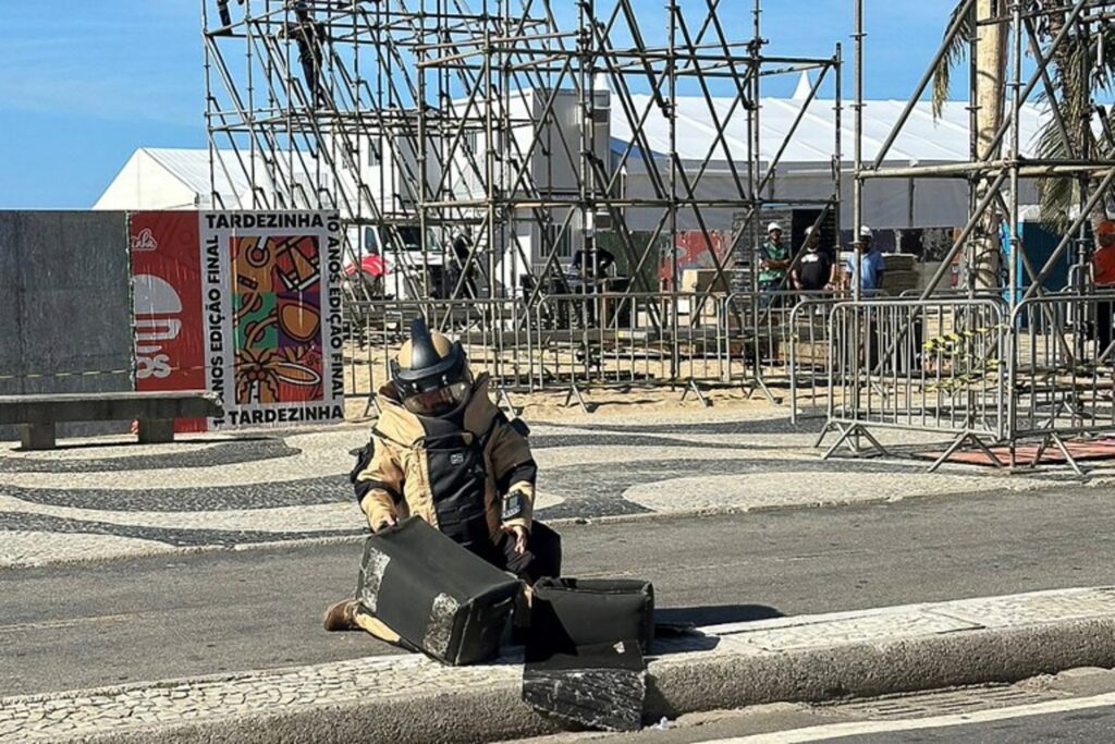 Brazilian police find explosive device at Copacabana Beach