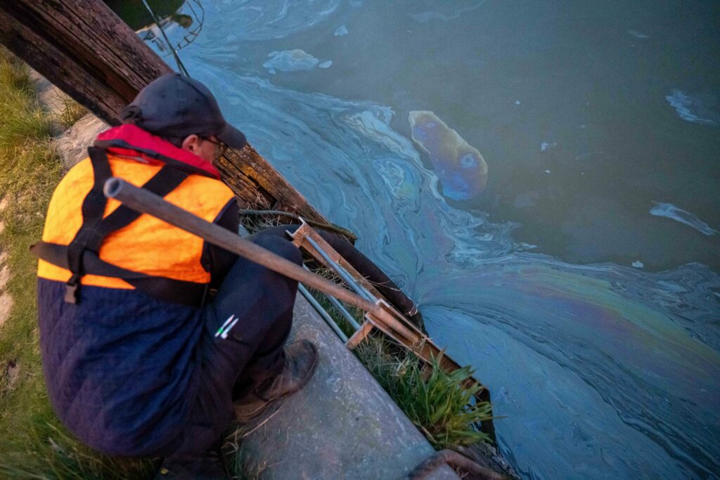Port of Antwerp oil spill clean-up continues, investigation launched