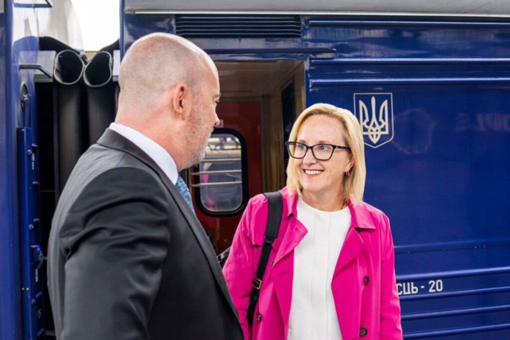 US top diplomat in Ukraine quits over disagreement with Trump