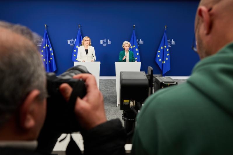 Scrolling is like smoking – let’s treat it as such