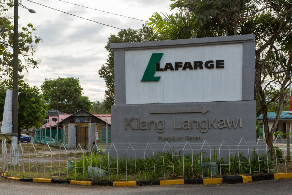 French cement manufacturer found guilty of financing jihadists in Syria