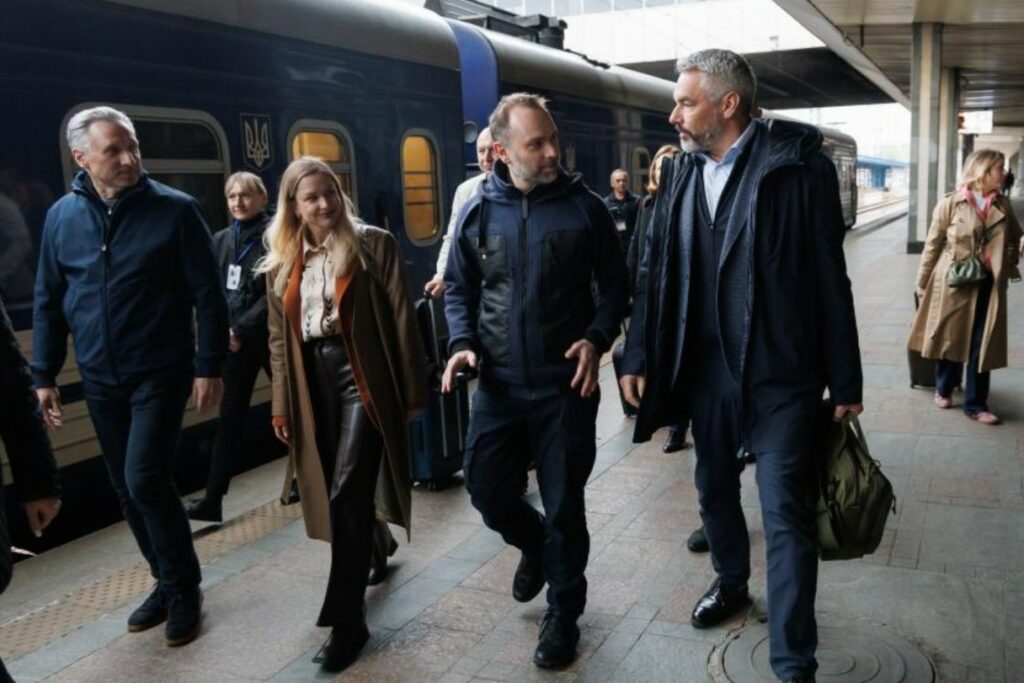 EIB steps up Ukraine recovery with €4b aid amid energy focus