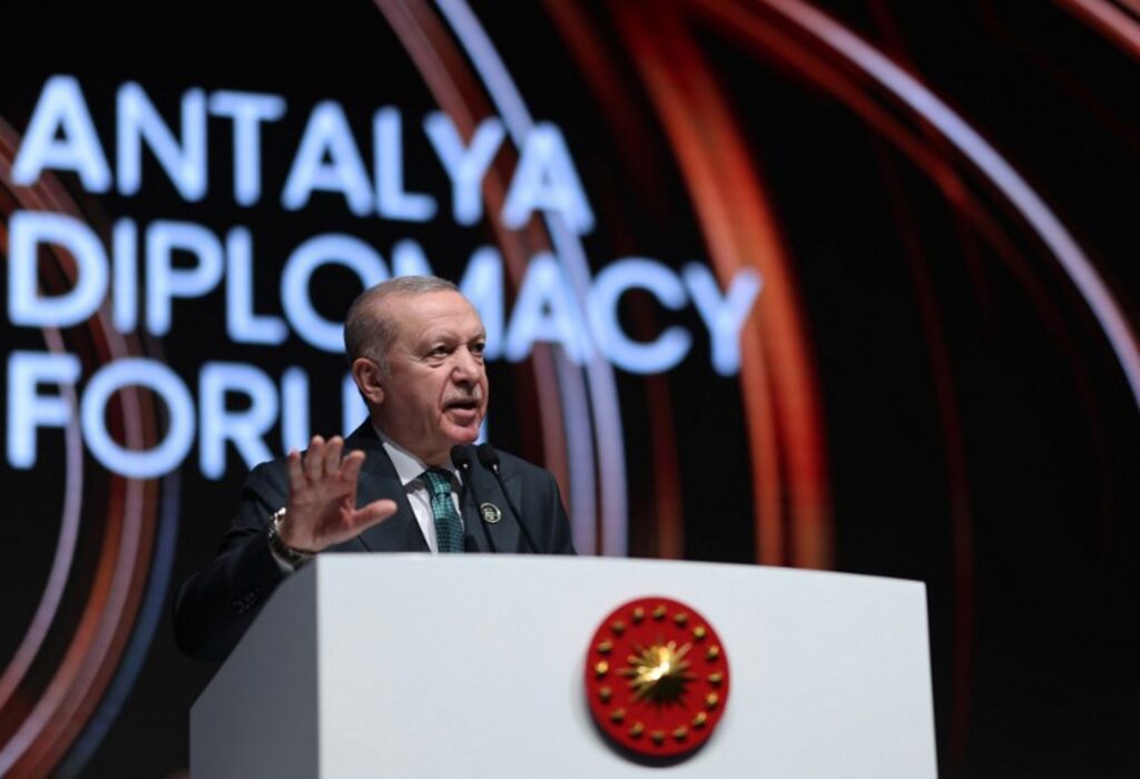 Erdogan plans to restrict access to weapons after school shootings