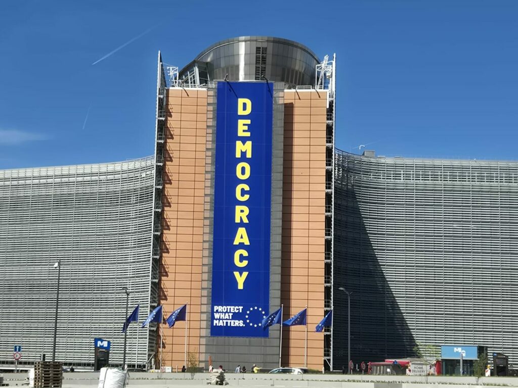 The twilight of the Orbánist Icarus