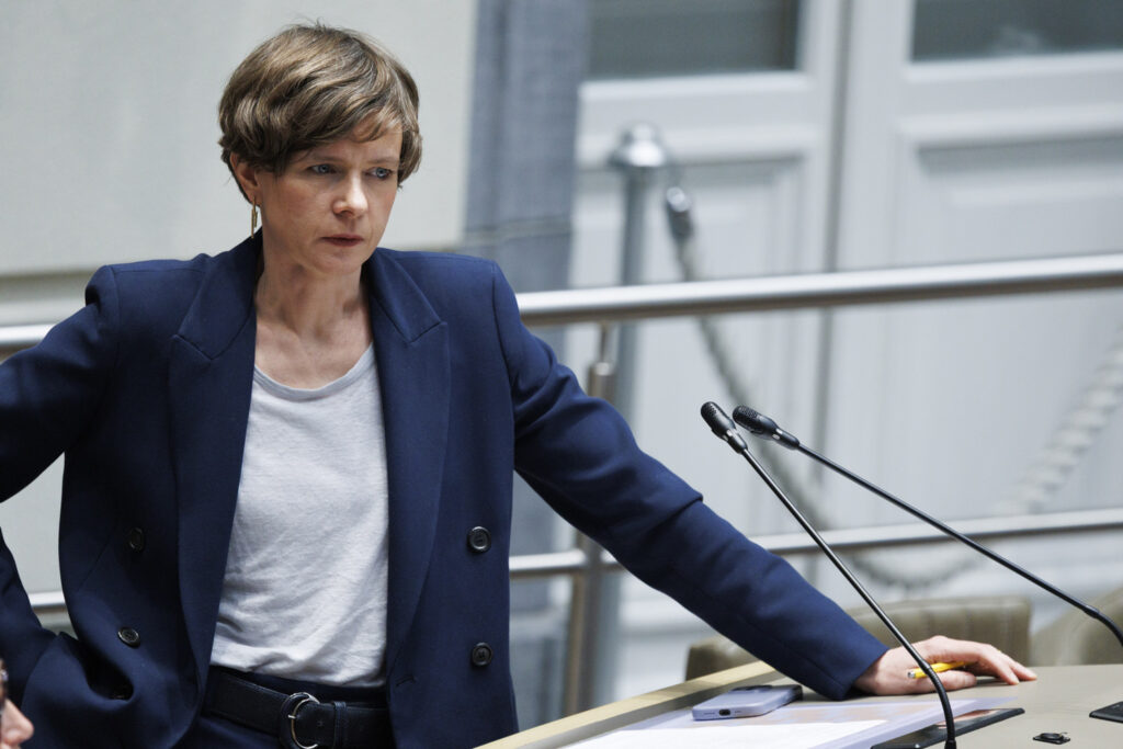 Flanders sets minimum age for access to harmful social media at 13