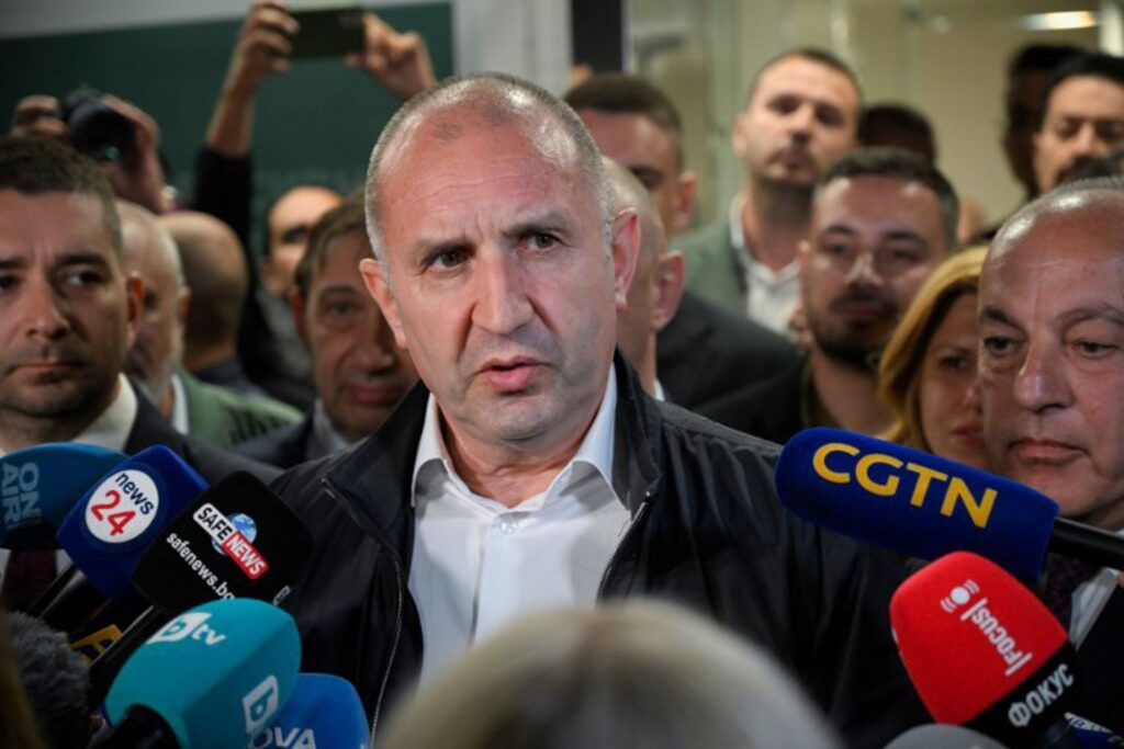 Bulgaria: Pro-Russia former president wins parliamentary majority