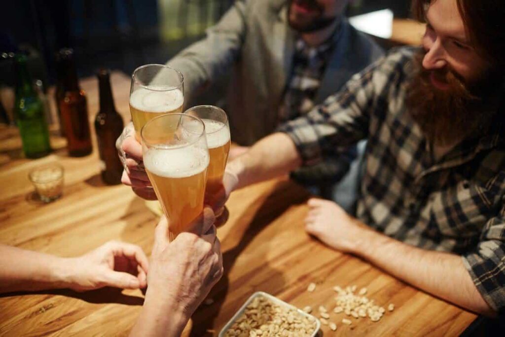 Only one in three Brussels bars still serve small bowl of nuts with beer