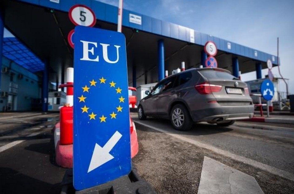 Non-EU entry refusals rise as EU illegal stays see sharp decline