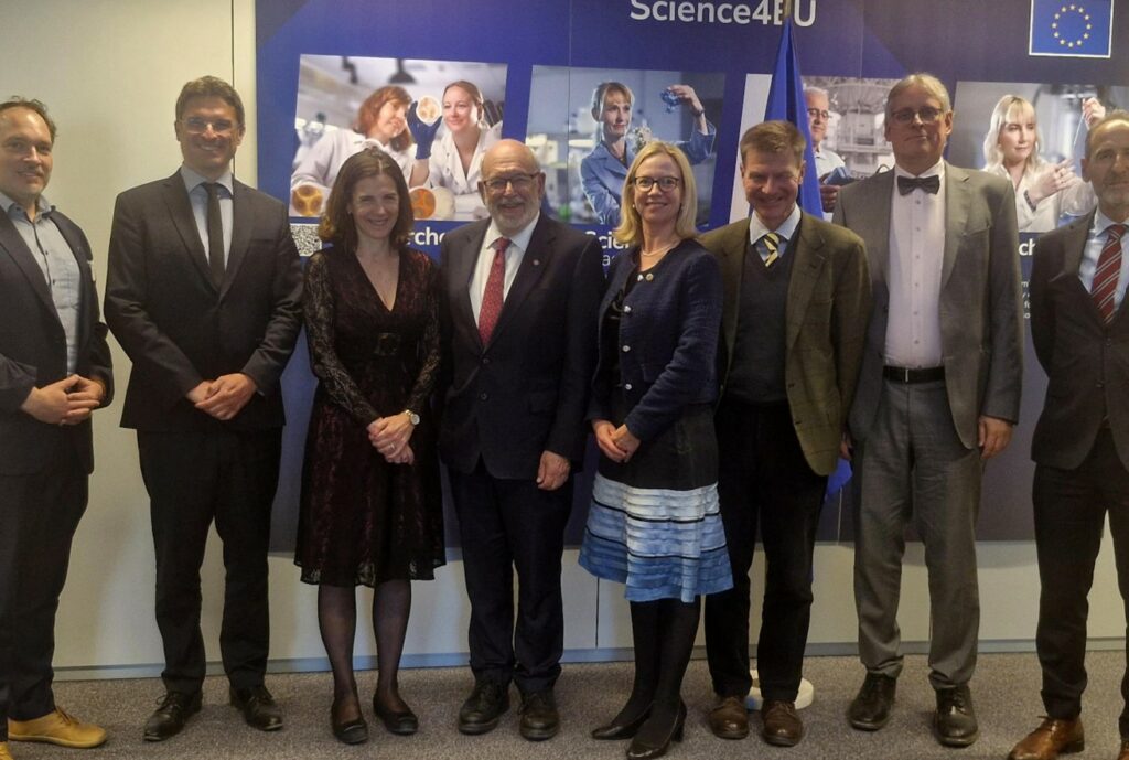 EU transfers secretariat for global science talks to independent council