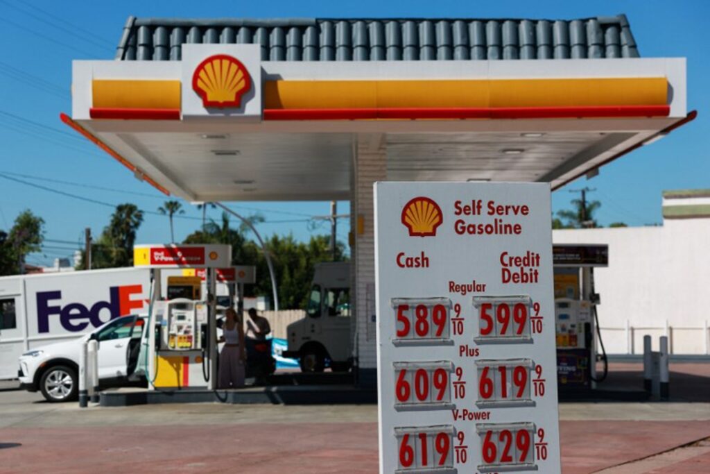 Shell profits up sharply thanks to soaring oil prices