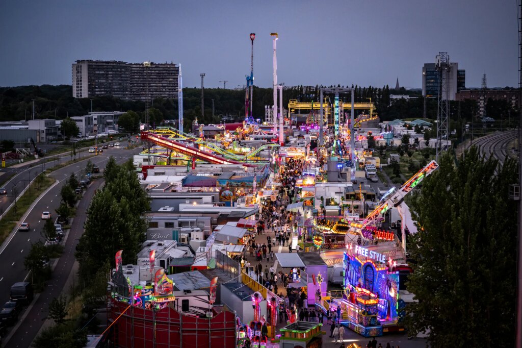 Famous Antwerp fair opens again, De Wever pays visit