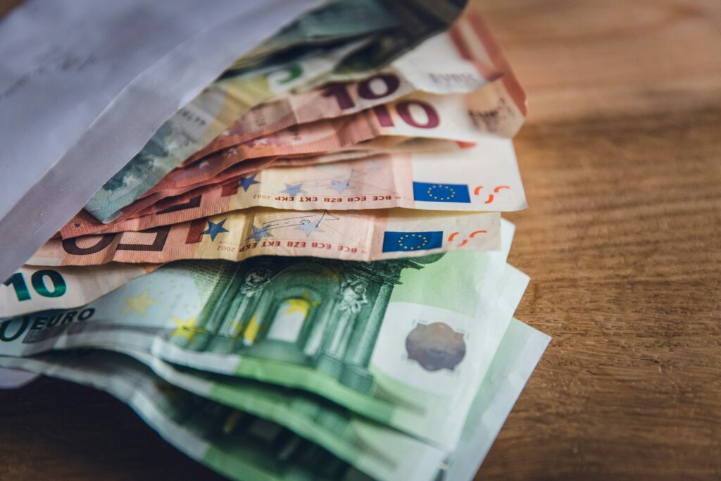 How do Belgian salaries compare with other countries?