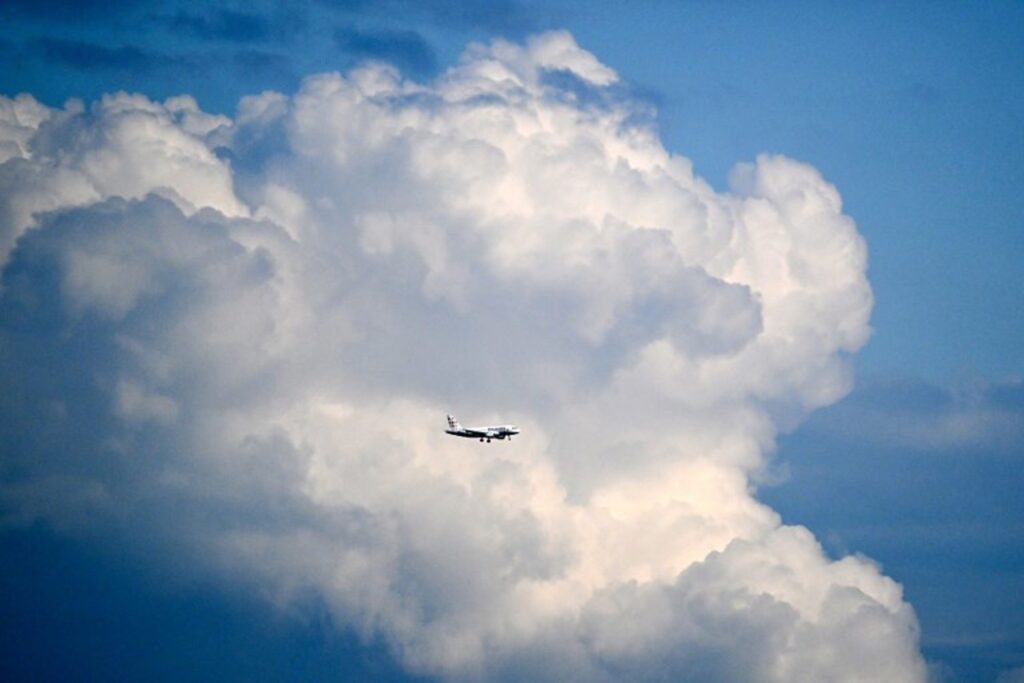 Council calls for ban on night flights in Brussels amid 'unbearable' noise for residents