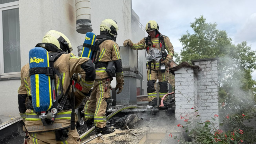 Fire broke out in Ixelles snack bar, spread to roof through extraction system