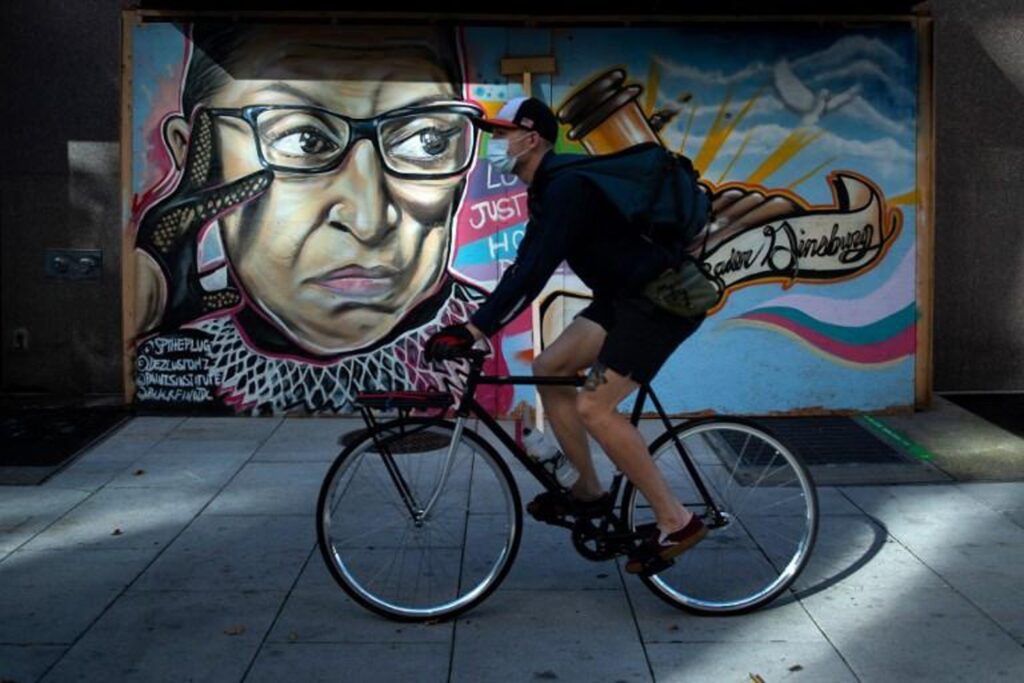 Brussels Courthouse loses Ruth Bader Ginsburg's effigy to Belgian collector