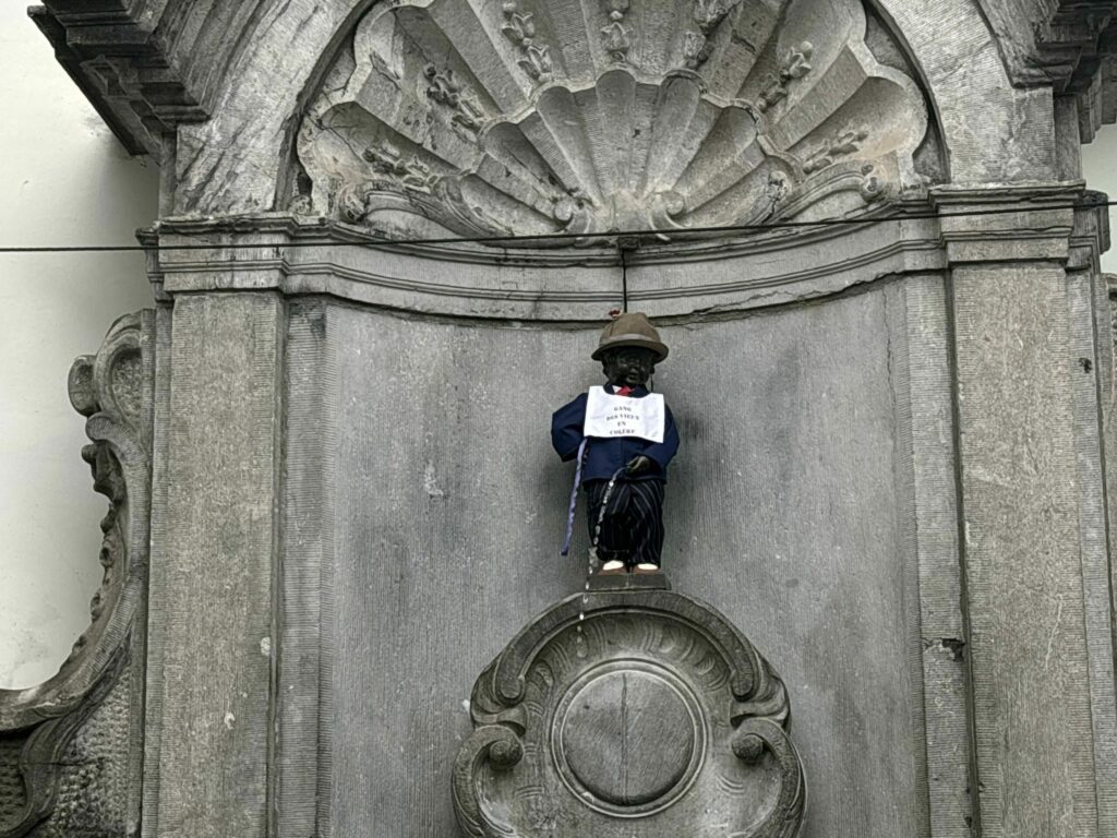 Brussels Manneken Pis's wardrobe relocates to different museum