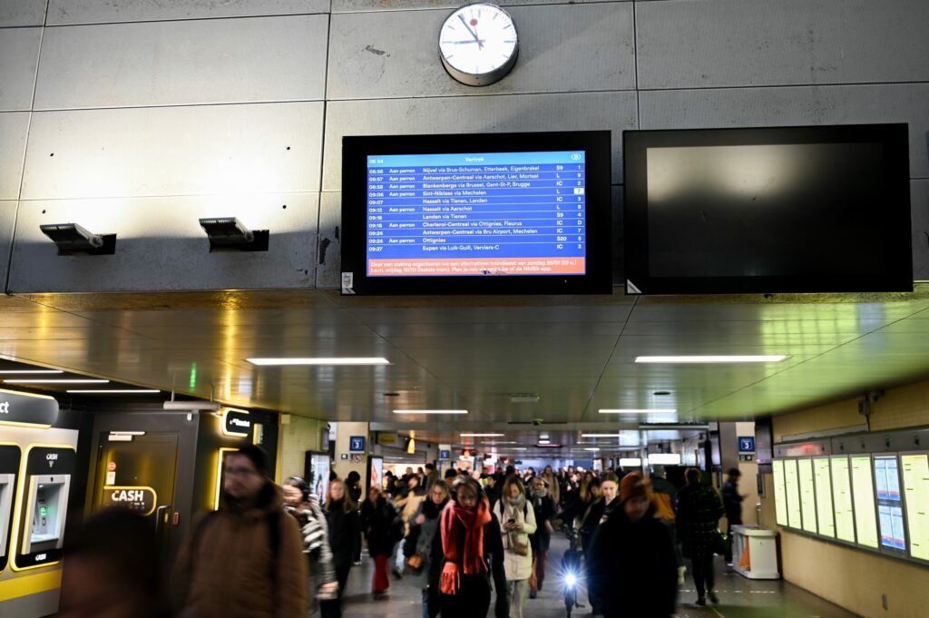 Leuven station evacuated and trains suspended due to bomb threat