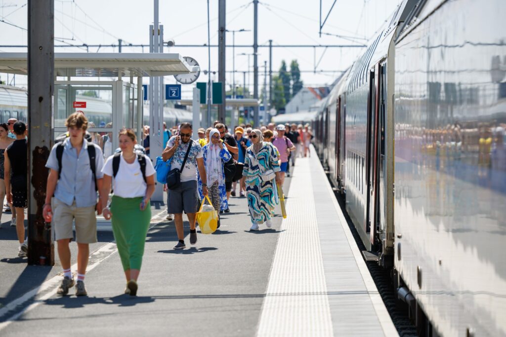 SNCB runs extra trains to Belgian coast during Whitsun weekend