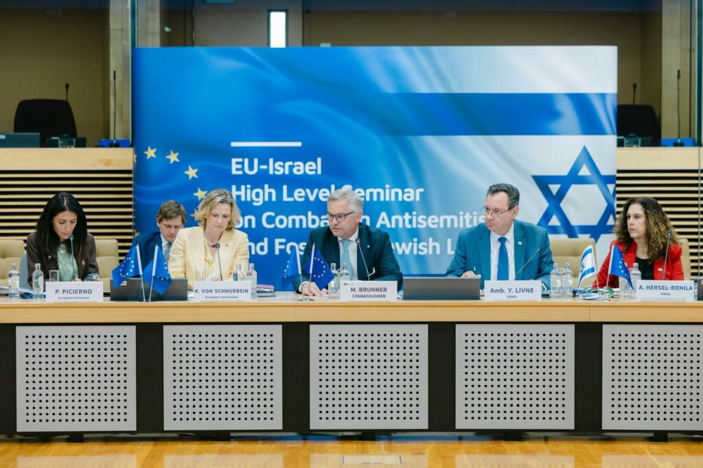 EU and Israel agree on strengthening cooperation on combating antisemitism