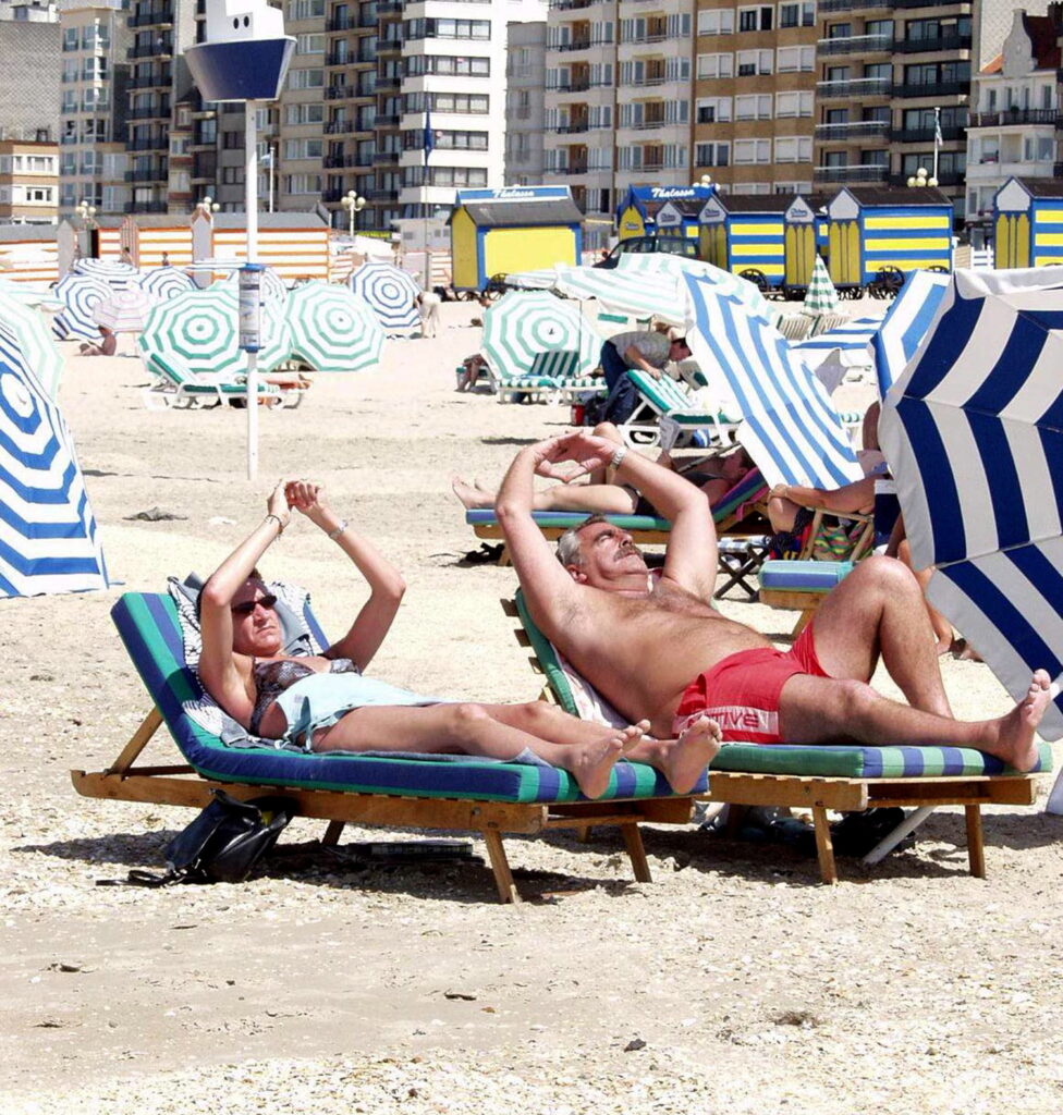 Friendly, festive atmosphere along busy Belgian coastline
