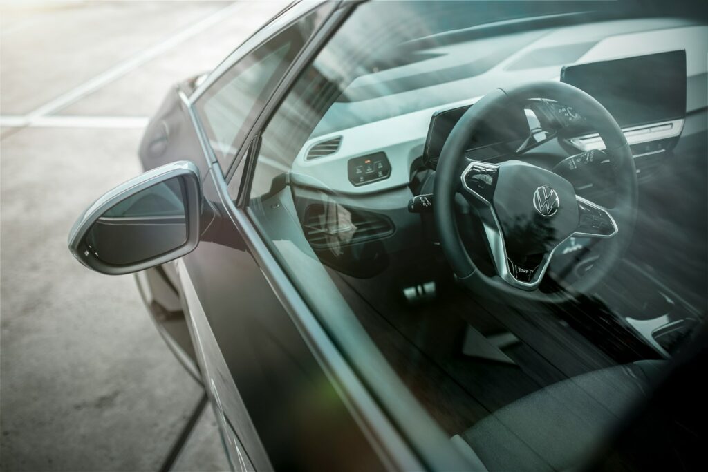 MEPs approve over €2 million in financial aid for laid off Belgian car glass workers