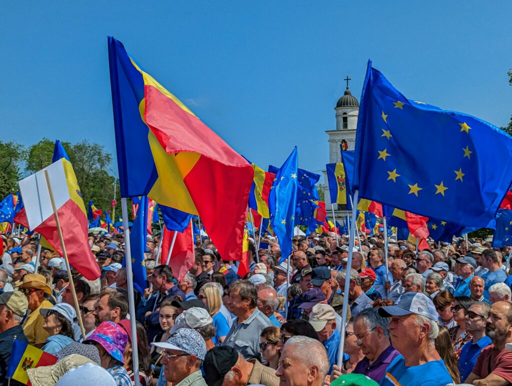 EU opens accession talks with Ukraine, Moldova, touts strategic choice for unity