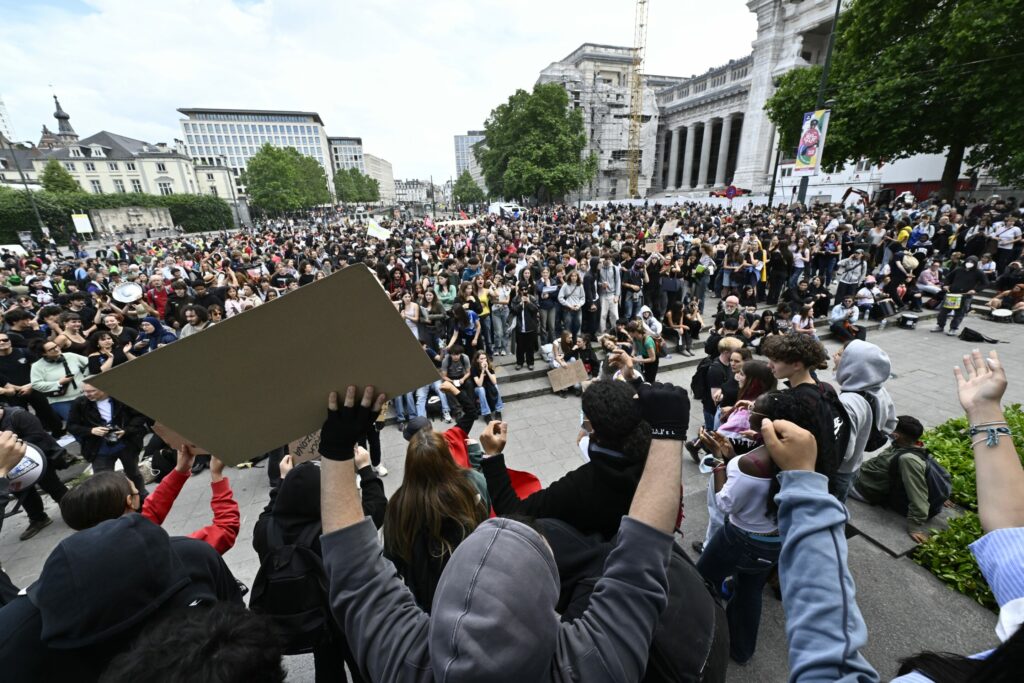 Hundreds of youths rally at Place Poelaert over police response to education protests