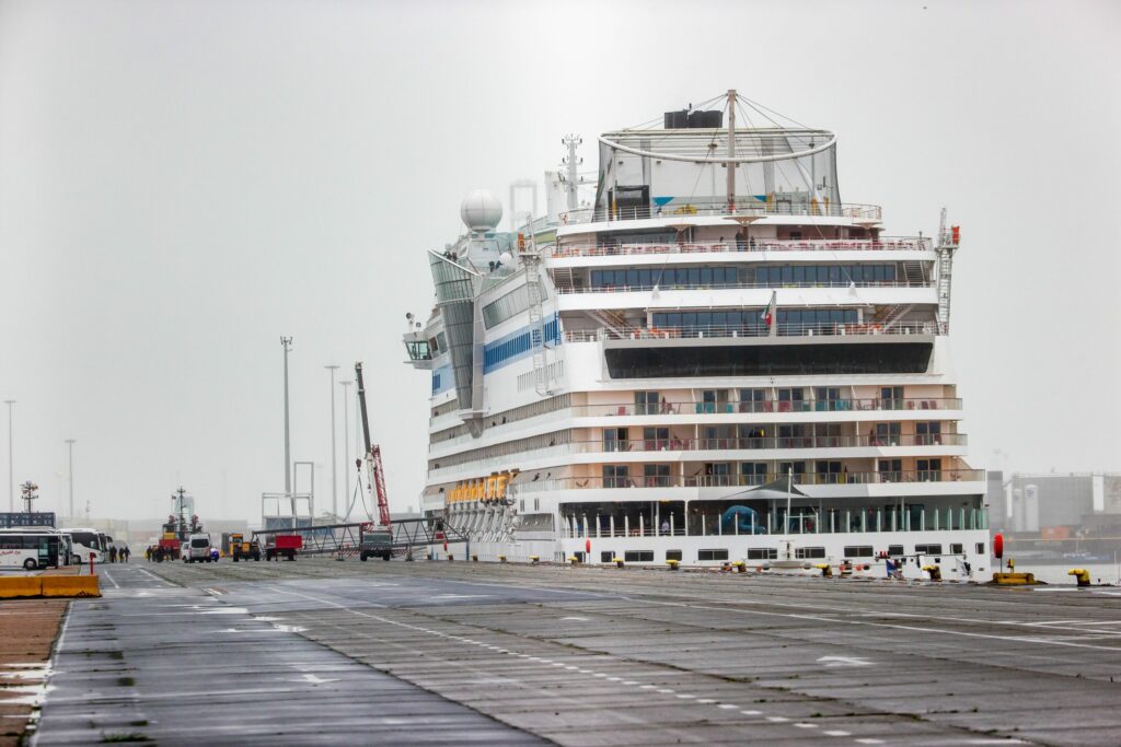 40 Belgians evacuated from cruise ship fire in France