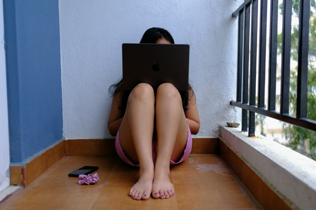 Rising online abuse of girls prompts EU push for urgent reforms