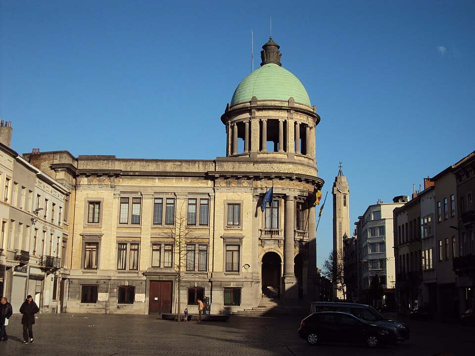 Nearly 300 persons protest against Molenbeek's proposed budget cuts