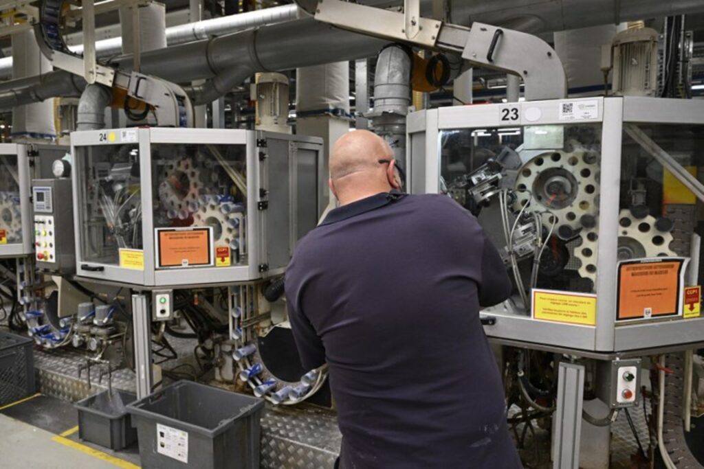 Flexi-jobs will not be permitted in steel, glass and chemicals sectors