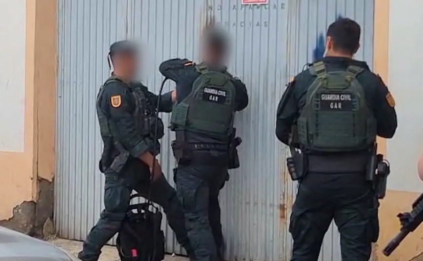 Spanish raids unveil migrant smuggling network from Algeria to Europe