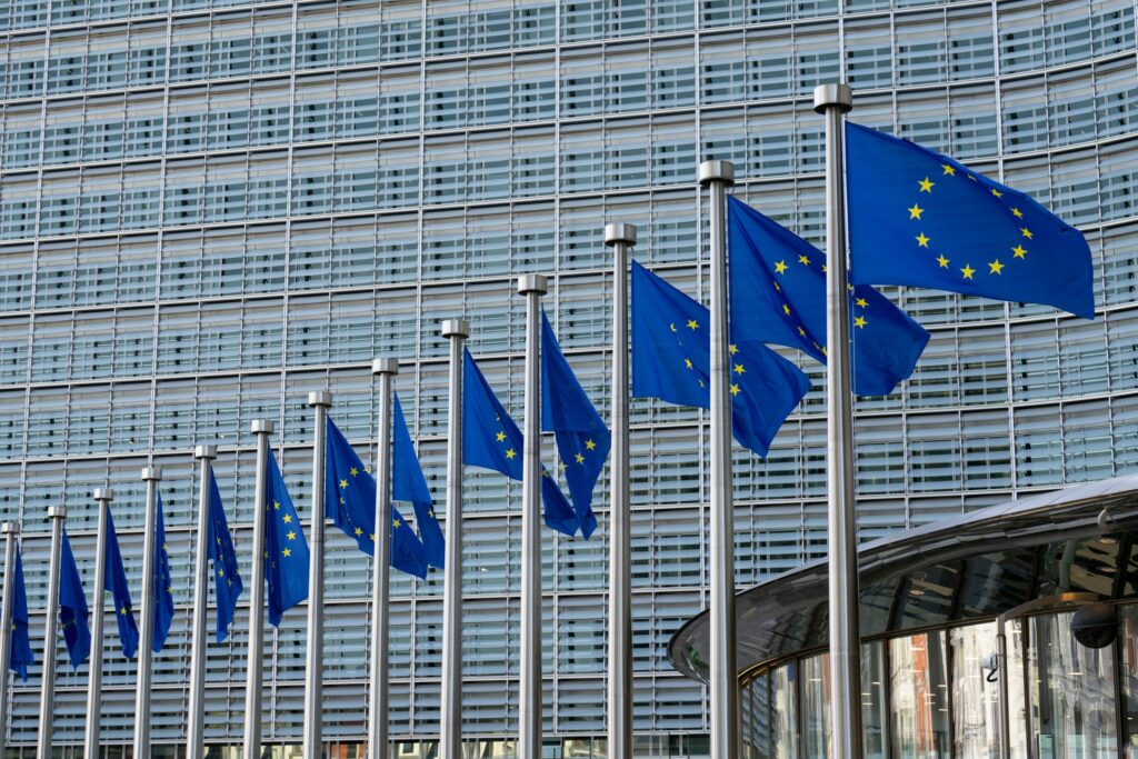European Commission recommends Member States lift border controls
