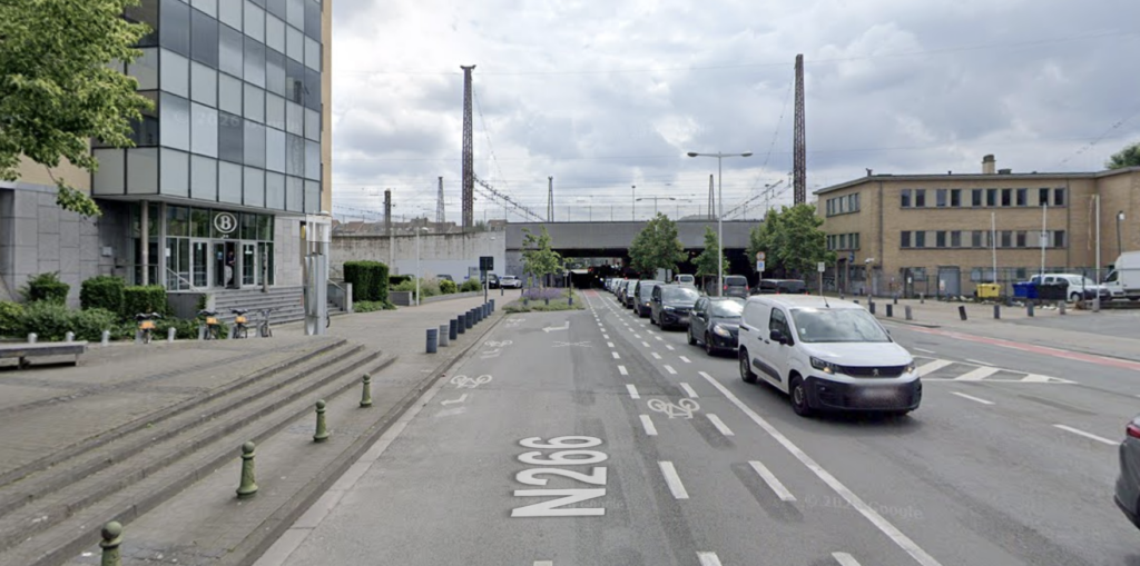 Man stabbed several times in the face in Brussels
