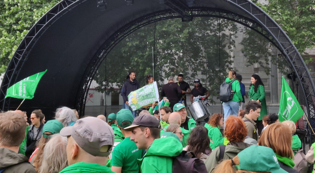 Thousands rally in Brussels for better conditions in care and social services