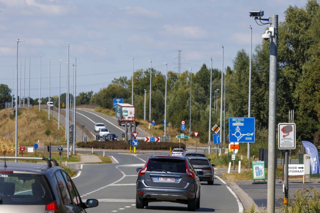 Flemish municipalities charged unlawful fees on traffic fines, investigation finds