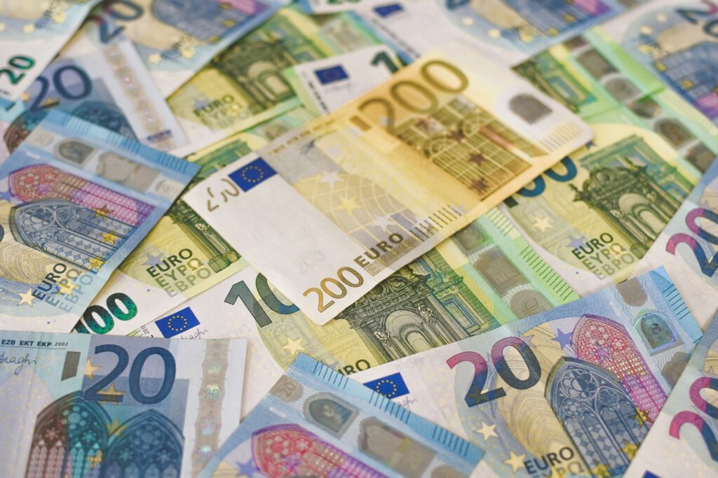 Euro reliance dominates debt financing, but some eastern states turn to foreign cash