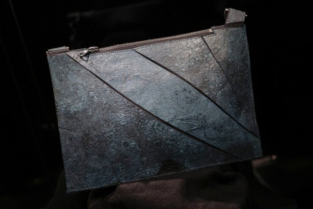First handbag from T. rex leather fails to sell