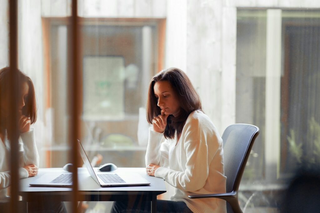 EU gender pay gap exposed as women earn 11.1% less than men