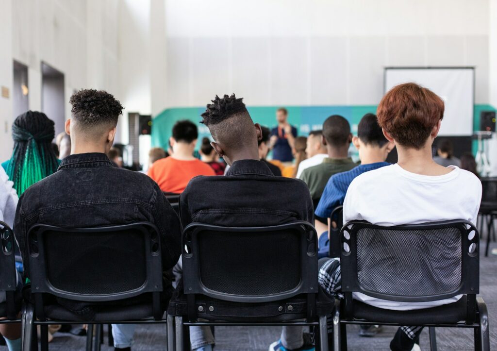 Early school leaver rates drop EU-wide, but disparities persist across nations