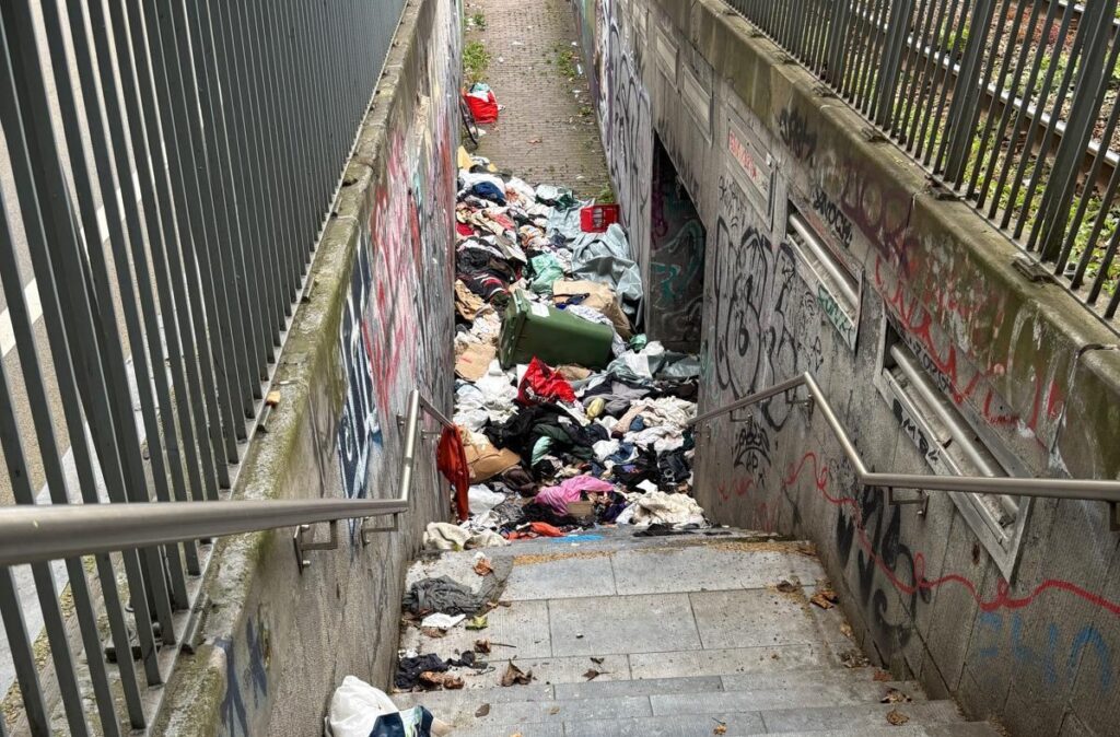 Illegal dumping turns Avenue Louise pedestrian tunnel into rubbish hotspot