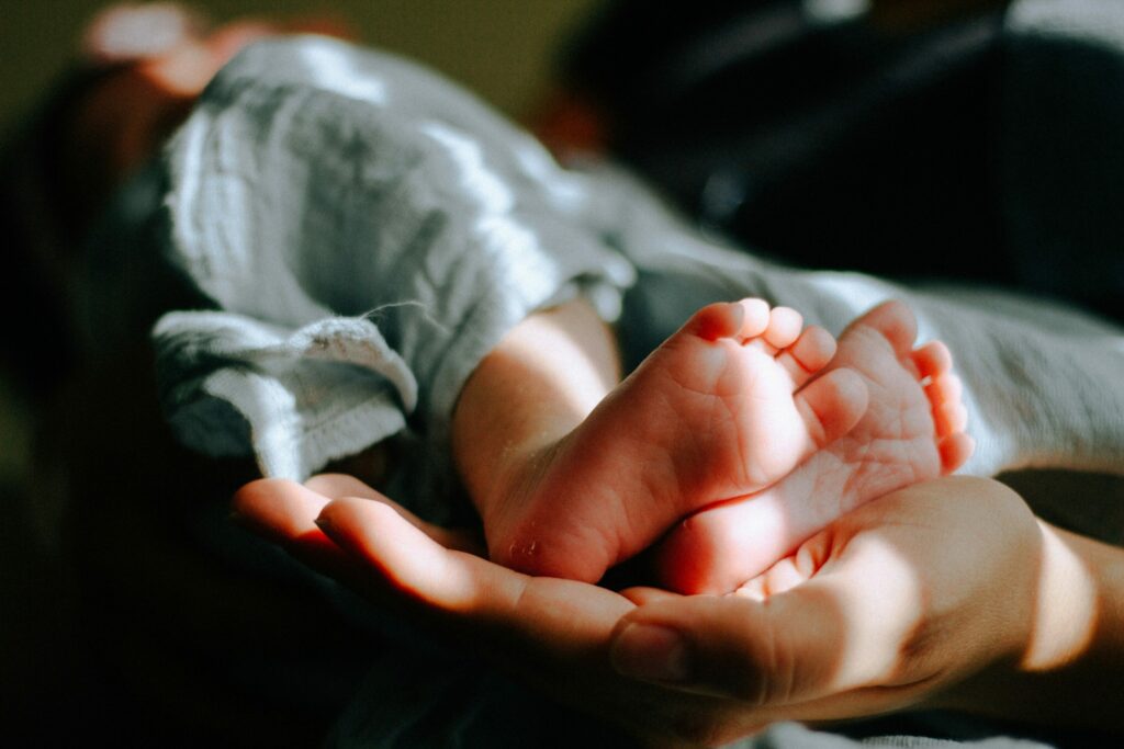 Why are some pregnant Brazilian women leaving Belgium to give birth in Spain?
