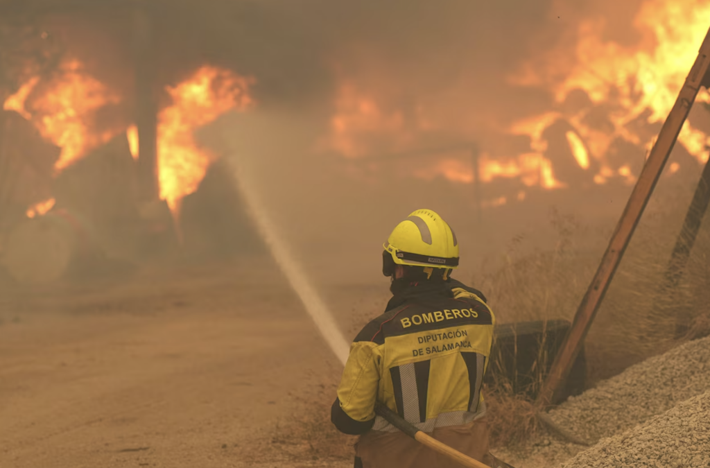 Wildfires: Thousands allowed to return home around Madrid and Bordeaux