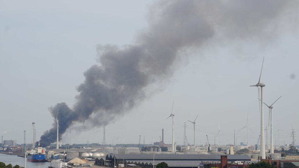 Warnings issued to residents after huge fire breaks out at the Port of Ghent