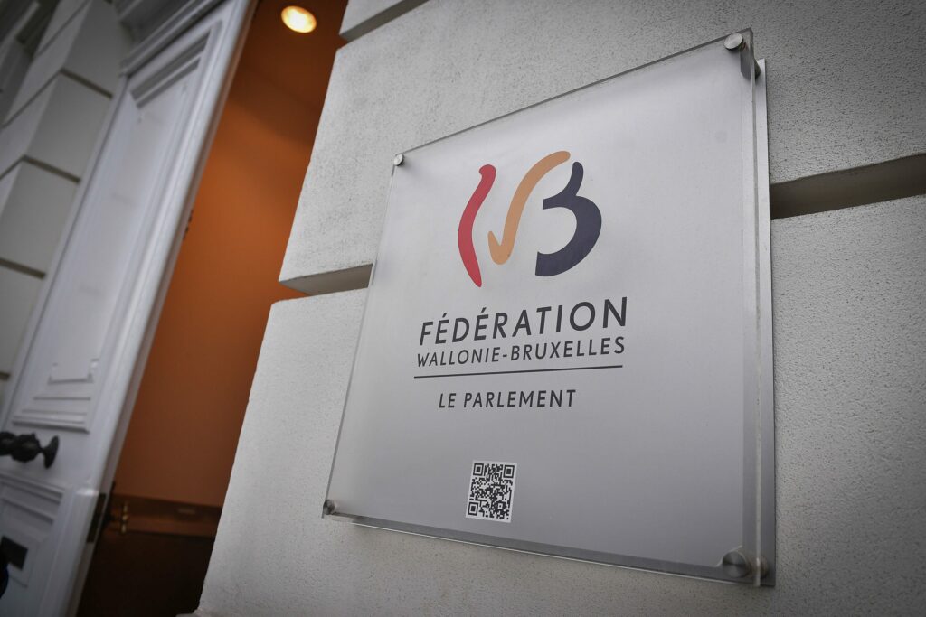 Francophone community to stop funding organisations linked to political parties